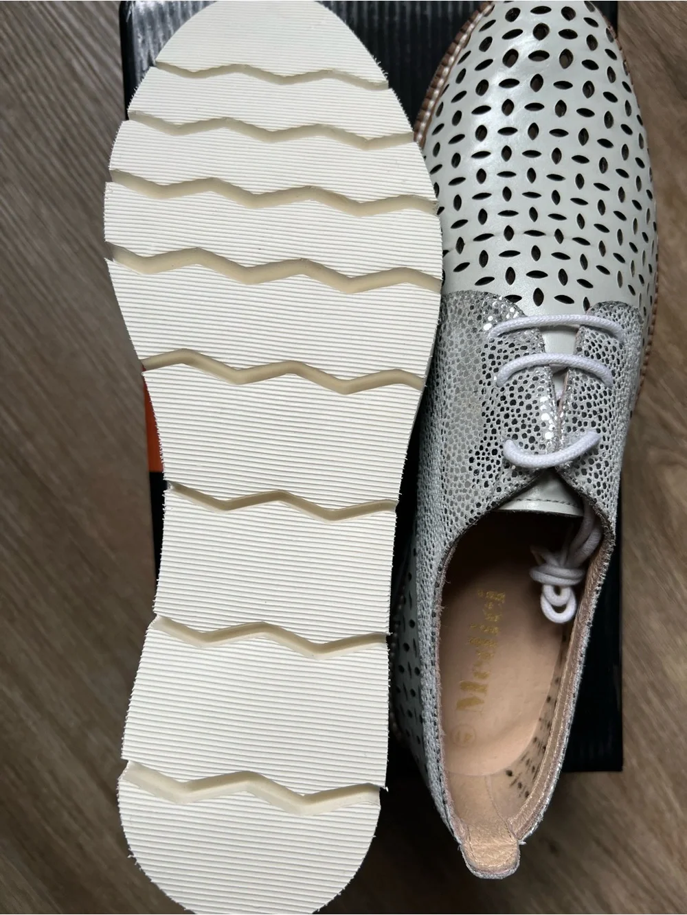 Medici Women's White Leather Perforated Derby W silver accent size 41(US10-10.5)